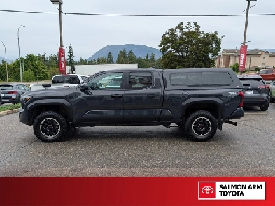 2024 Toyota Tacoma ONE OWNER, NEAR NEW TIRES, NEAR NEW BRAKES...