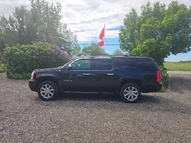 2012 GMC Yukon XL, seats 8
