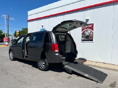 2016 Dodge Grand Caravan SXT-WHEELCHAIR ACCESSIBLE VAN-DVD-CAMER