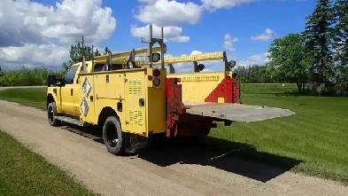 08 Ford F350 diesel 4x4 Service Truck with hydraulic tailgate