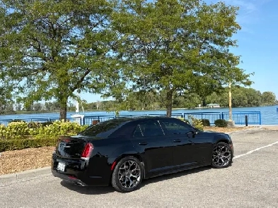 Chrysler 300S Gloss Black Exc Condition $16,900