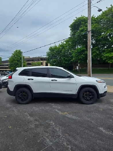 2016 jeep Cherokee sport.