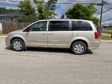 2013 Dodge Grand Caravan Stow and go