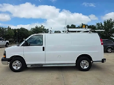 2016 GMC Savana Cargo Van 2500 ONLY 60,000KM-LADDER RACKS-SHELVE