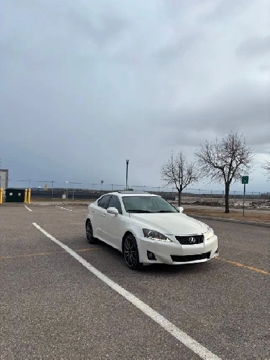 Lexus is 350 2011 awd v6 3.5l