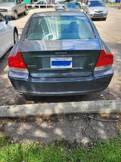 Volvo for sale good condition running  good ship text or call