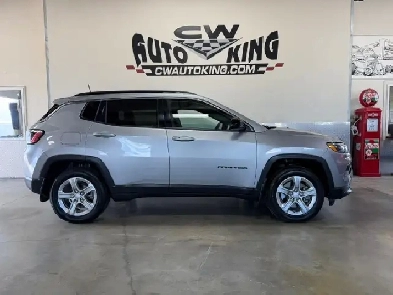 2023 Jeep Compass North / 4x4 / Low Mb. Kms / Warranty