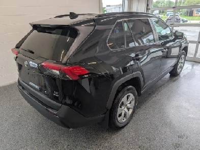 2021 Toyota RAV4 LE AWD,