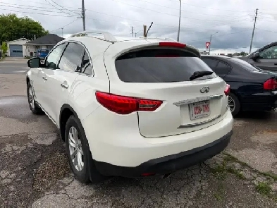 2016 INFINITI QX70 SUV