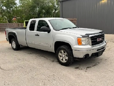 2011 GMC SIERRA 8 FOOT BOX FRESH SAFETY