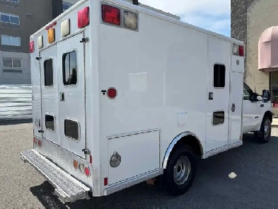 2002 F350 4x4 Ambulance