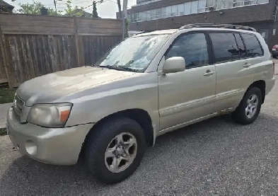 Toyota Highlander V6 AWD – Reliable, Clean, Driven Daily