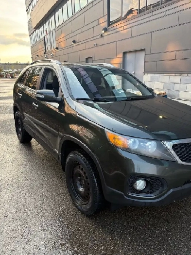 2011 Kia Sorento Awd 380,000Km $1200Firm
