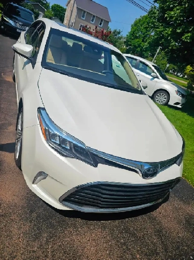 2018 TOYOTA AVALON LIMITED ONE OWNER GARAGE KEPT SPOTLESS