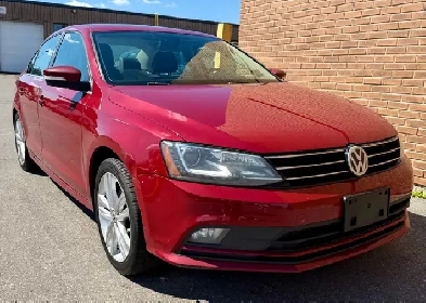 2017 Volkswagen Jetta TSIHighline, loaded with premium features!