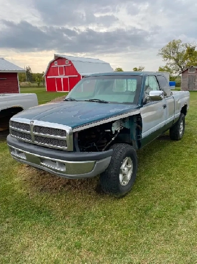 1997 Dodge 1500  4x4 Parts Truck