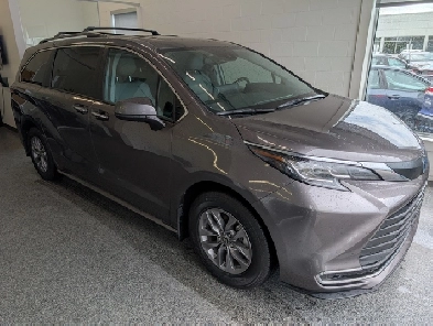 2023 Toyota Sienna XLE 8 PASSAGERS,