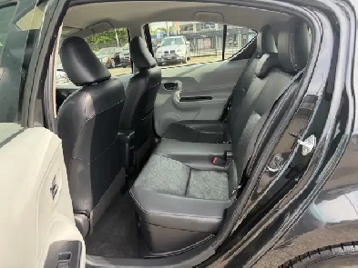 2014 Toyota Prius C 5dr HB, Leather Seats, FREE 3000 KM COMPREHE