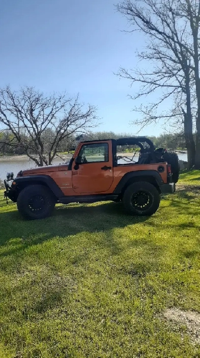 2011 Jeep Wrangler 2 dr Manual Mango Pearl $19,900 OBO MINT