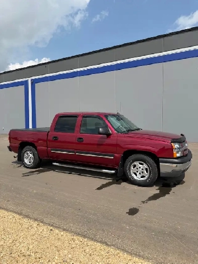 11,000 KM 2004 Silverado 1500 2WD