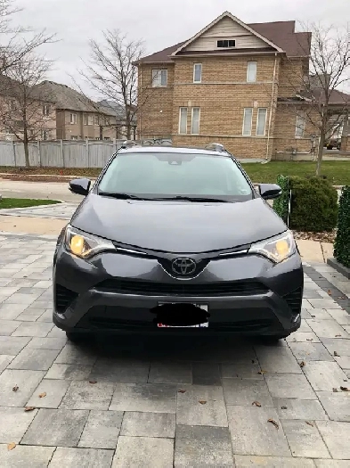 2018 Toyota RAV4 LE - Accident free, Prestine condition FWD