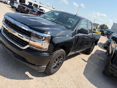 2019 Chev Silverado 4WD Lifted suspension low kms