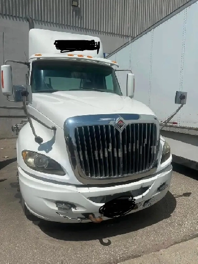 TRUCK ON SALE (PICKUP URGENT) VOLVO 2009
