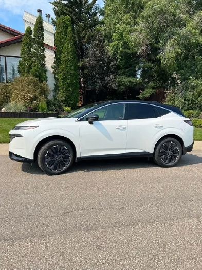 2025 Platinum Nissan Murano
