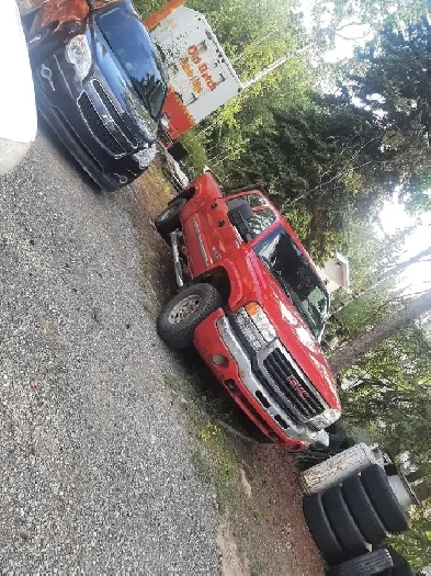 2004 GMC 2500HD DURAMAX CREW CAB SHORT BOX 4X4 OBO/TRADE