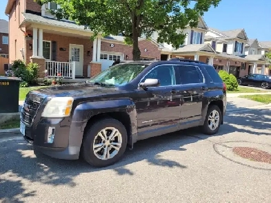 2014 GMC Terrain SLE-2 FWD – Black – 210,000 km – $5,400