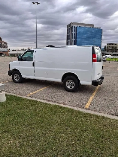 GMC 2013 Savana 2500 van