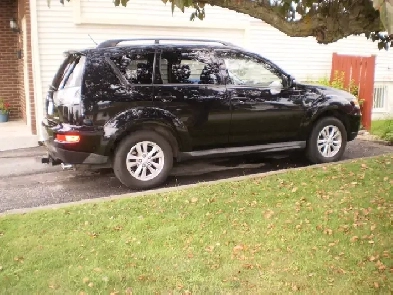 mitsubishi outlander 2011 superbe condition..tres beau look...!