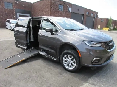 WHEELCHAIR VAN ADAPTE, 2023 CHRYSLER PACIFICA TOURING