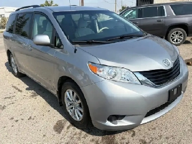 2014 Toyota Sienna 5dr LE 7-Pass