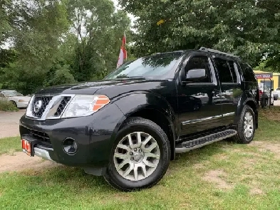 2012 Nissan Pathfinder LE 1 Owner Dealer Serviced from New Certi
