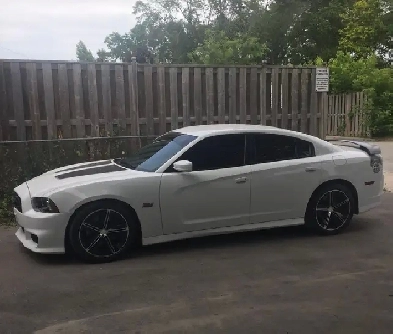 RARE Dodge Charger 6.4L Hemi SRT8 Super Bee