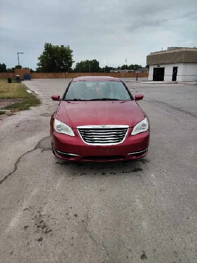 2013 Chrysler 200, fresh safety, clean title