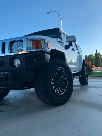 2006 Hummer H3.