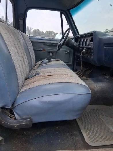 1985 Dodge D100 Short-Box