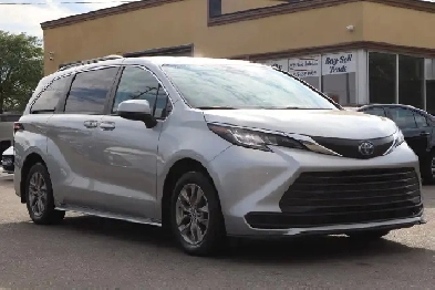 2023 Toyota Sienna LE AWD