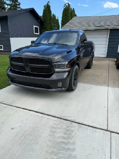 2015 RAM 1500 LOWERED REGULAR CAB SHORTBOX RARE 2 WHEEL DRIVE!