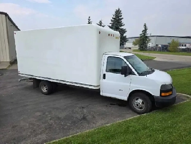 2018 GMC Savana 3500 cutaway cube van