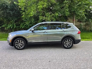 2018 Volkswagen Tiguan ComfortlinePanoramic Roof , Apple CarPlay