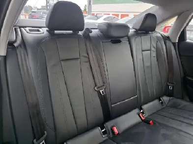 2017 Audi A4 Progressiv Quattro Nav / Sunroof / RCAM