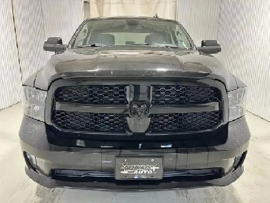 RAM 1500 Classic Express cabine d'équipe 4x4 caisse de 5 pi 7 po