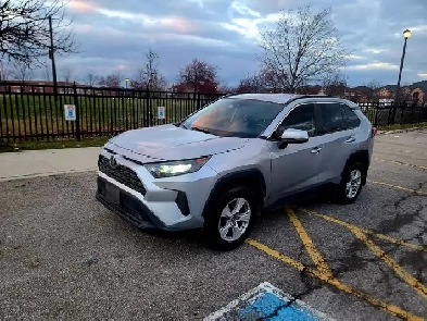 2019 SILVER TOYOTA RAV4 LE AWD | $19,500 | 647-795-0110