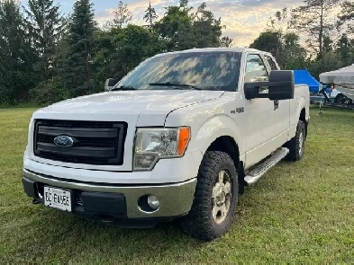 2013 Ford F150 XLT 4x4 low miles