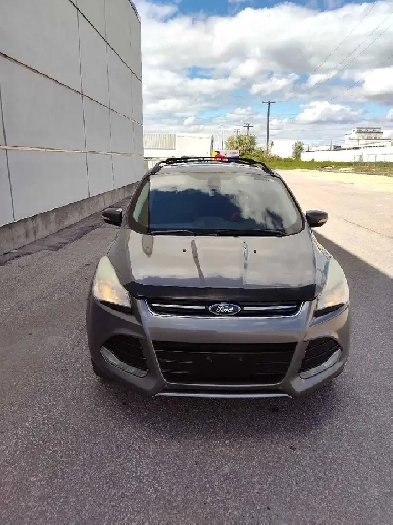 2013 ford escape , saftied, clean title