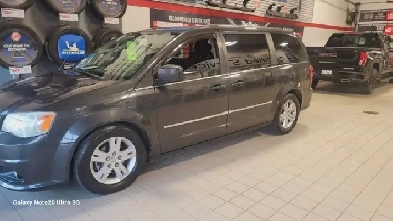 Selling  2011 Dodge Grand Caravan