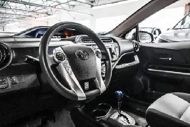 2016 Toyota Prius c Hatchback BASE | A/C | Bluetooth | Écran | U